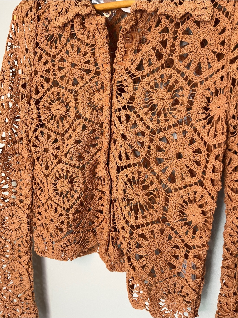 NWT Le Lis Boho Open Knit Crochet Cardigan Shirt Rust Brown - Picture 5 of 12